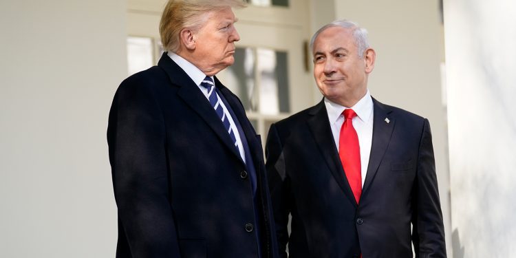 Trump dit qu&rsquo;il se tient aux côtés de Netanyahu après avoir été critiqué pour avoir déclaré qu&rsquo;il « nous avait laissé tomber »