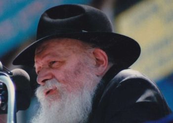 Le Rabbi Loubavitch, Rabbi Menachem Schneerson, image : Mardochée Baron , CC BY 3.0 , via Wikimedia Commons